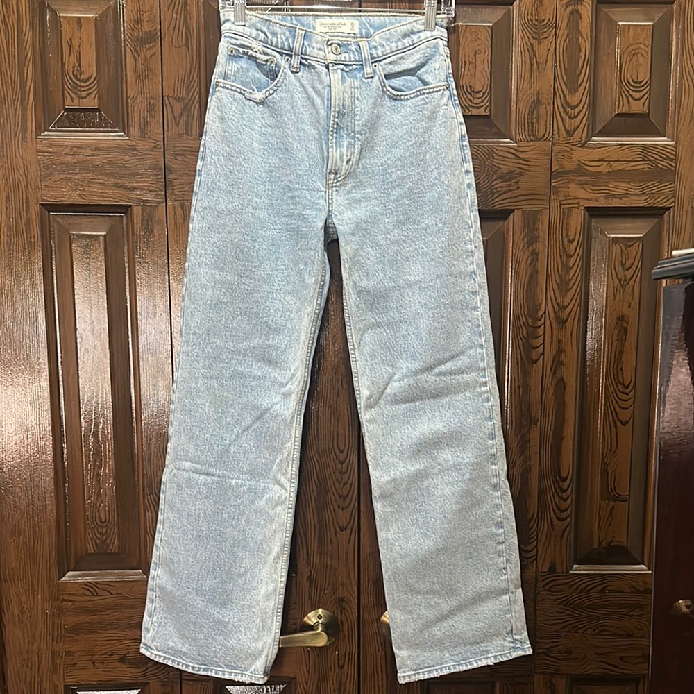 Women's Light Wash High Rise 90s Relaxed Jeans